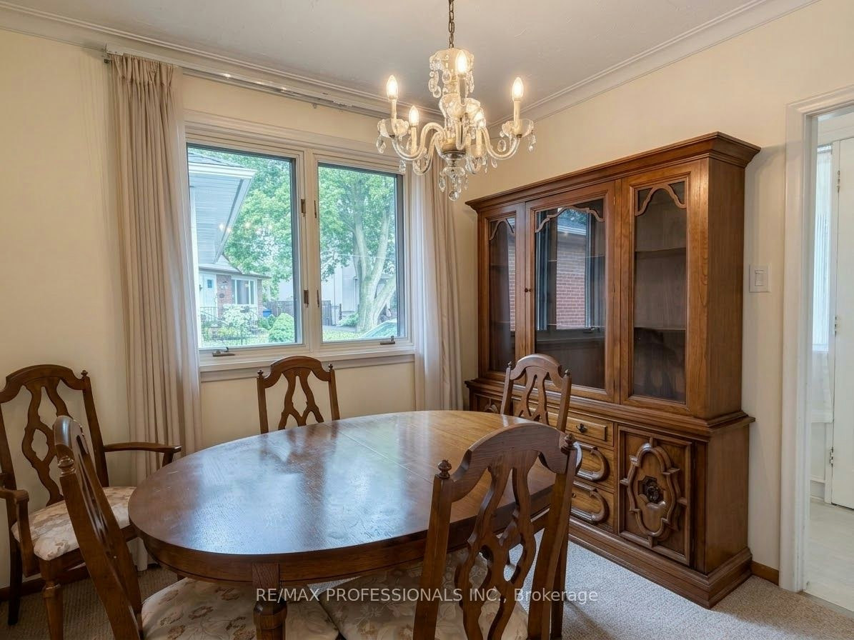 31 Cheshire Drive, Toronto, ON, M9B 2N7 - 3
