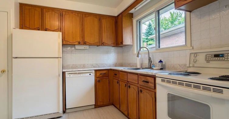 31 Cheshire Drive, Toronto, ON, M9B 2N7 - 4