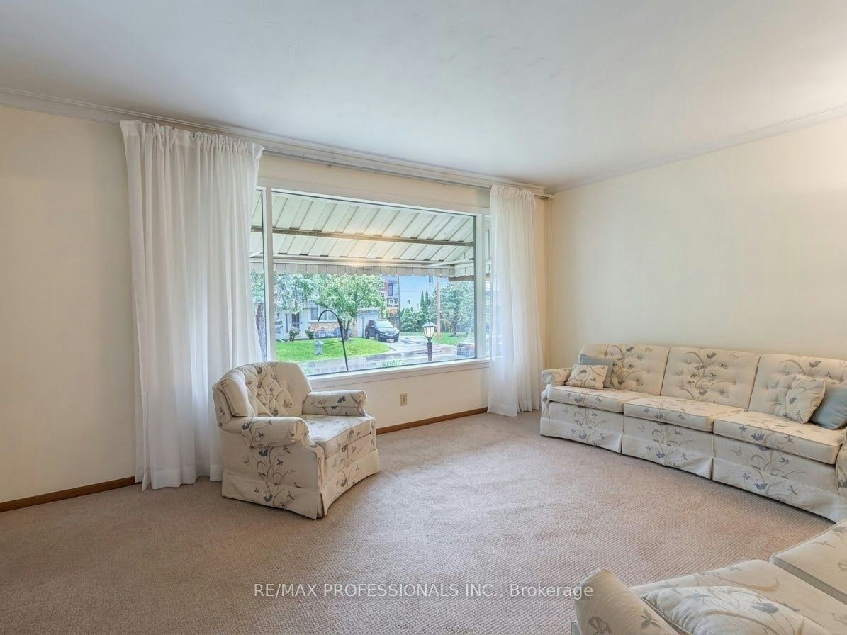 31 Cheshire Drive, Toronto, ON, M9B 2N7 - 2
