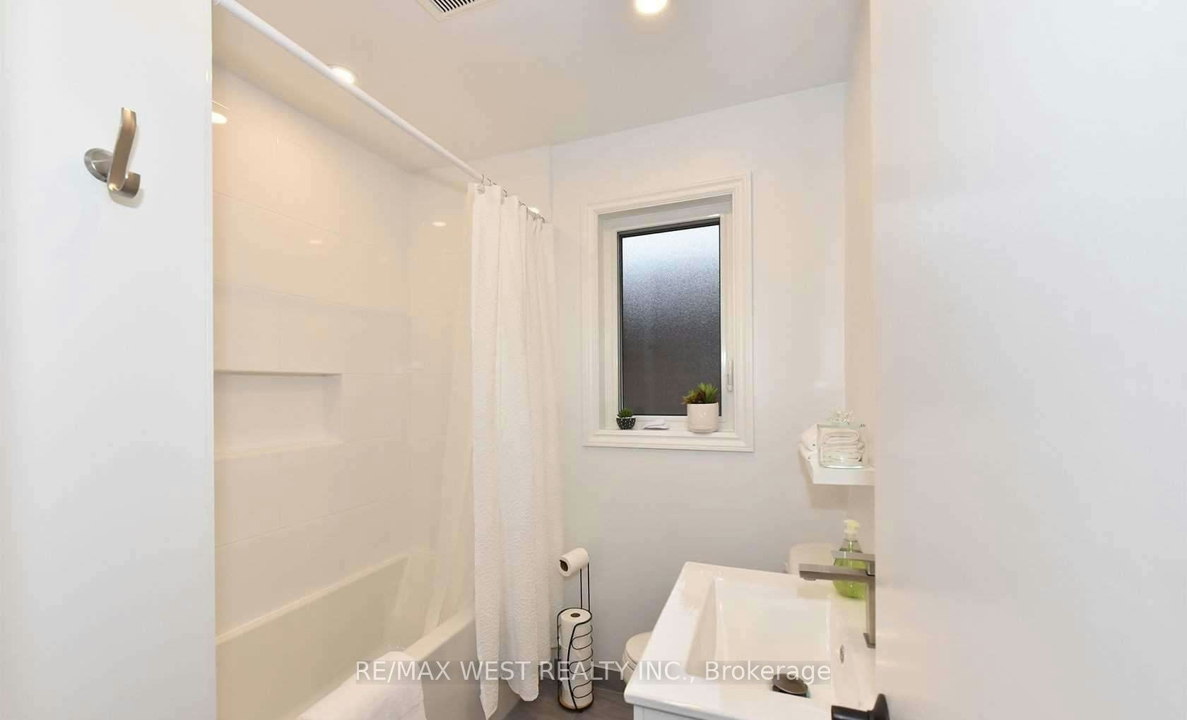 Main-168 Strathnairn Avenue, Toronto, ON, M2M 2G1 - 15