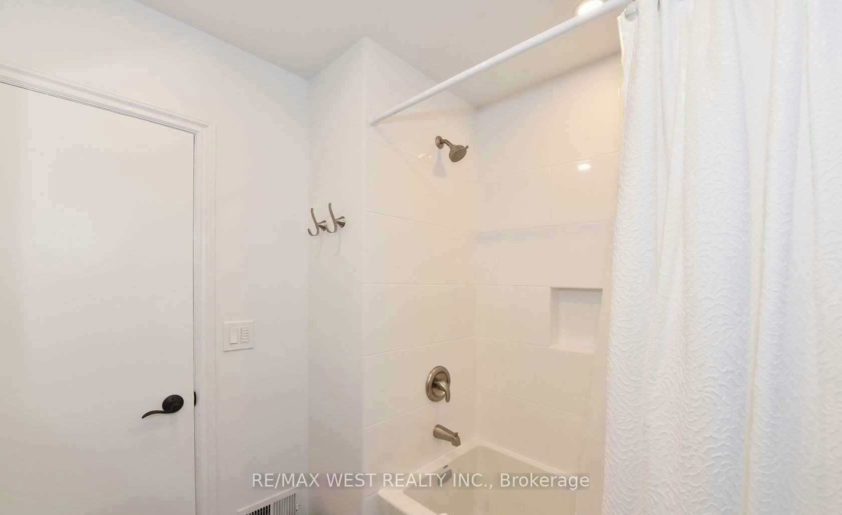 Main-168 Strathnairn Avenue, Toronto, ON, M2M 2G1 - 17