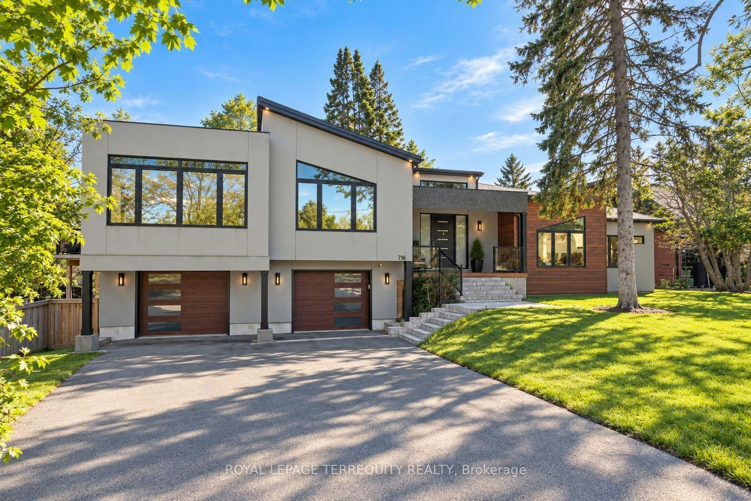716 North Shore Boulevard E, Burlington, ON, L7T 1X6