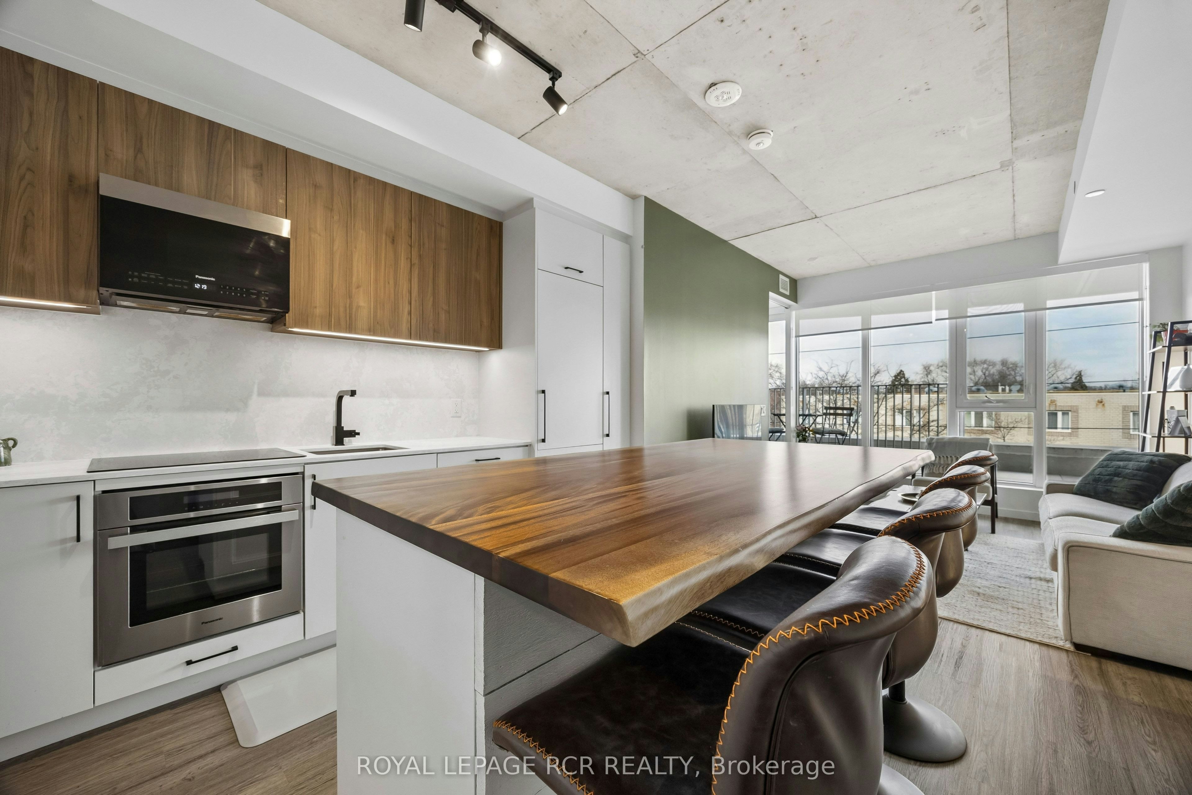 321-689 The Queensway N/A, Toronto, ON, M8Y 0C8