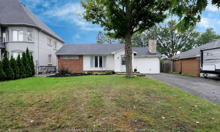 354 Martin Street W