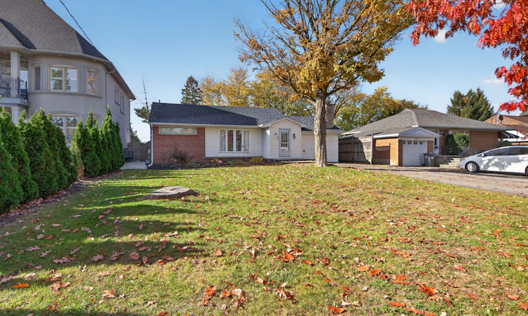 354 Martin Street W