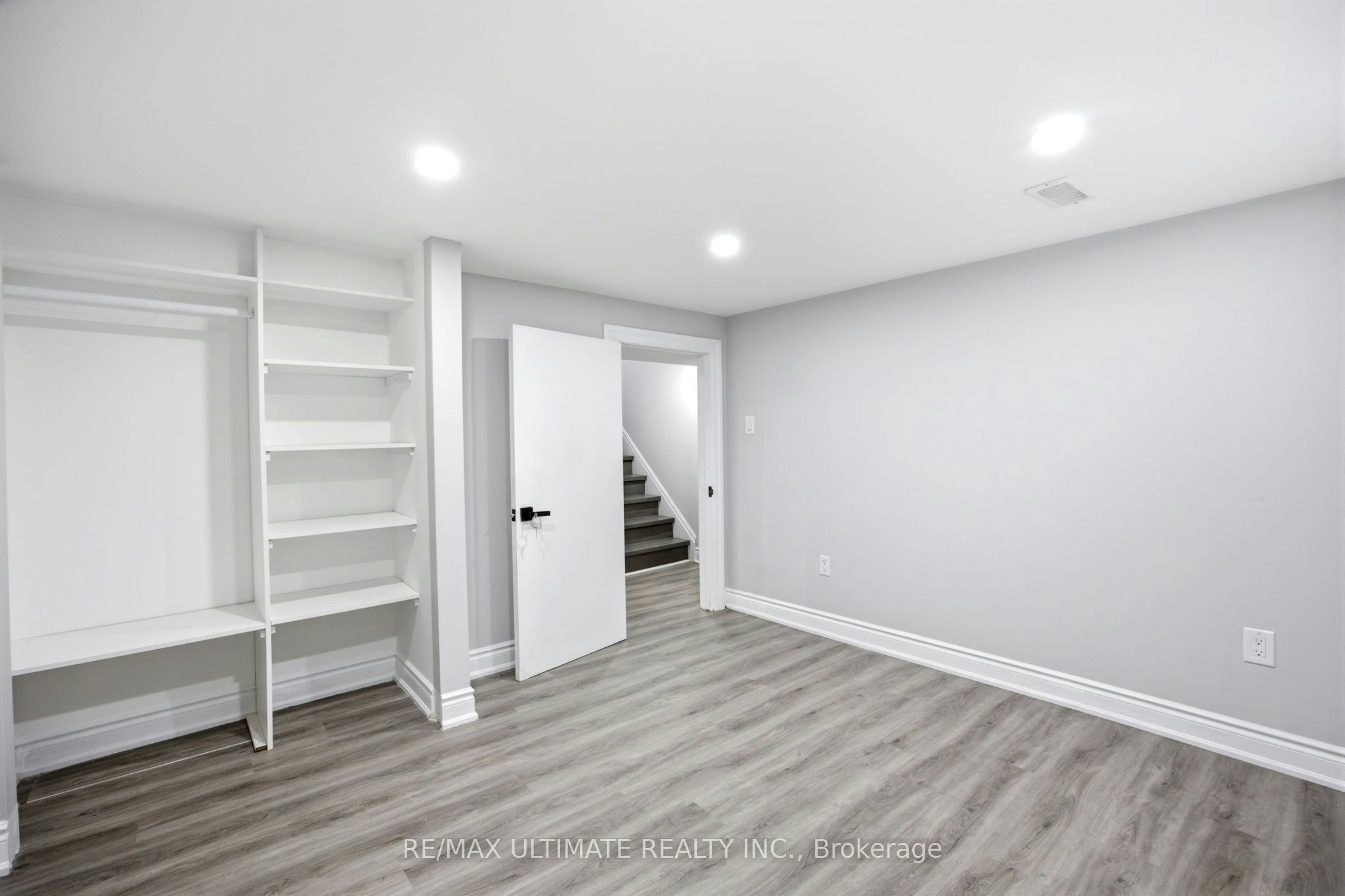 355 Culford Road, Toronto, ON, M6L 2V8 - 8