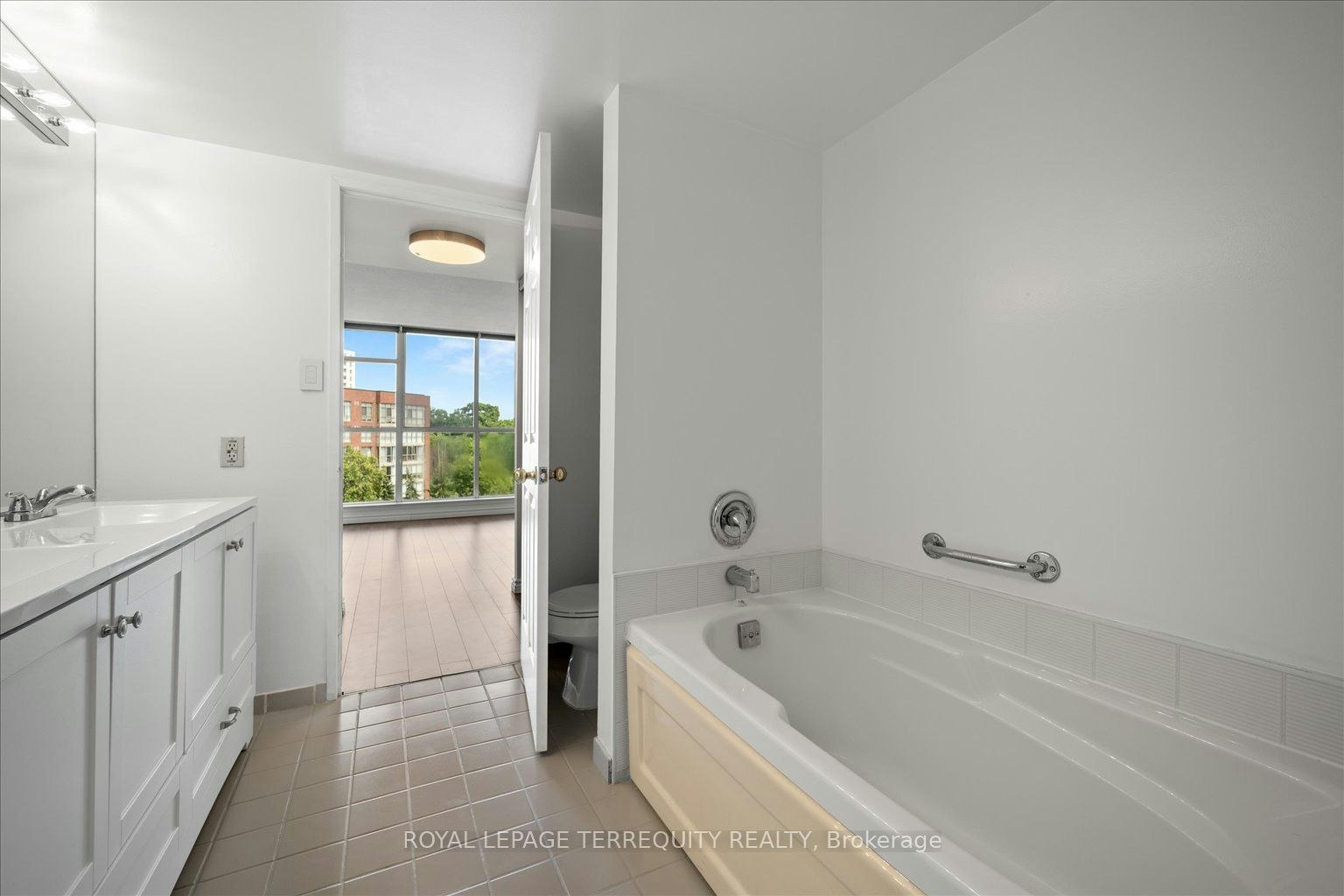 731-22 Southport Street, Toronto, ON, M6S 4Y9 - 26