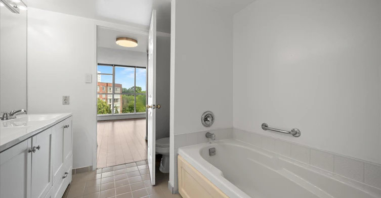 731-22 Southport Street, Toronto, ON, M6S 4Y9 - 26