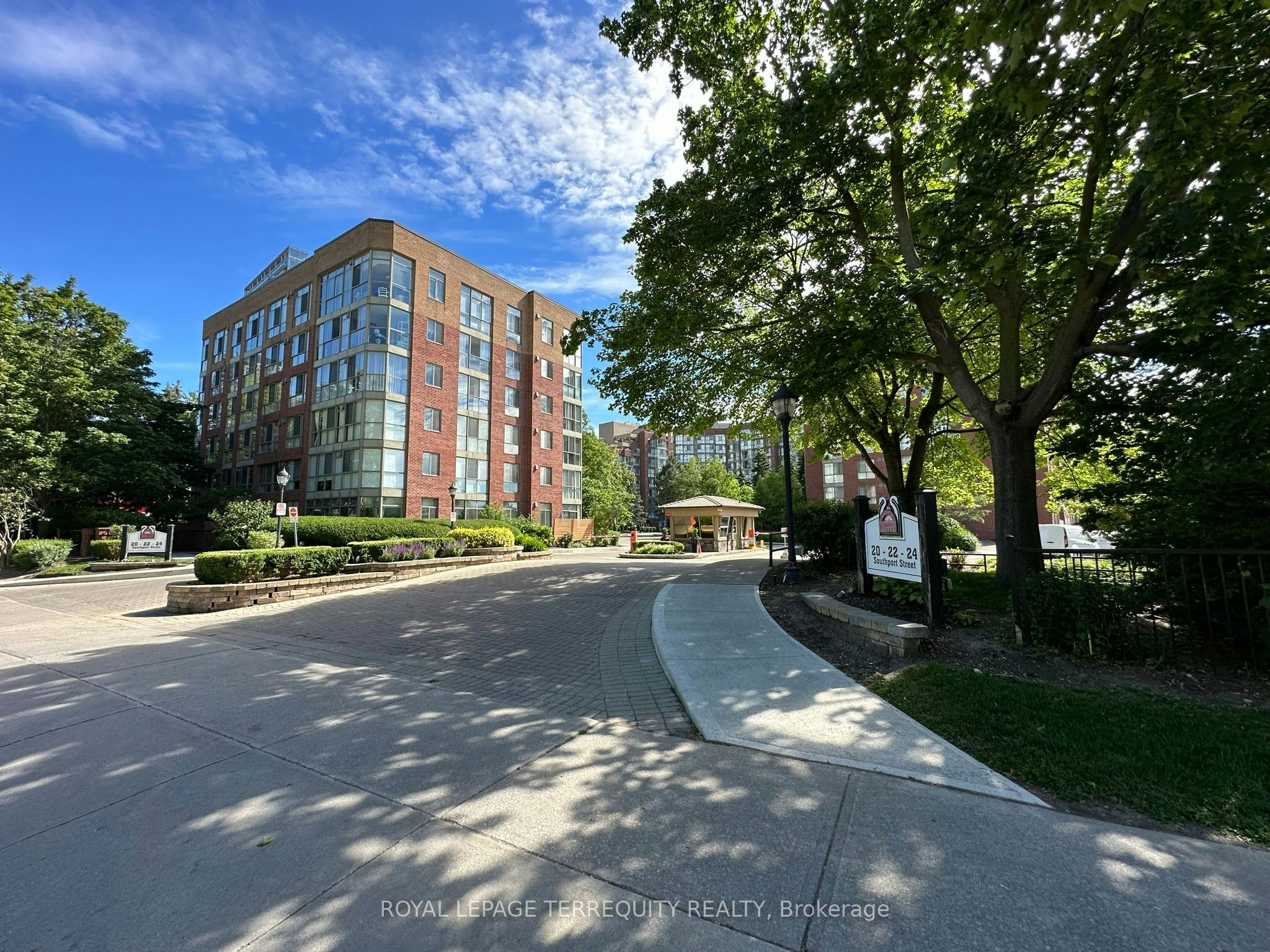 731-22 Southport Street, Toronto, ON, M6S 4Y9 - 2