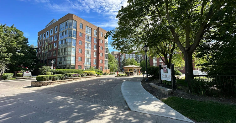 731-22 Southport Street, Toronto, ON, M6S 4Y9 - 2