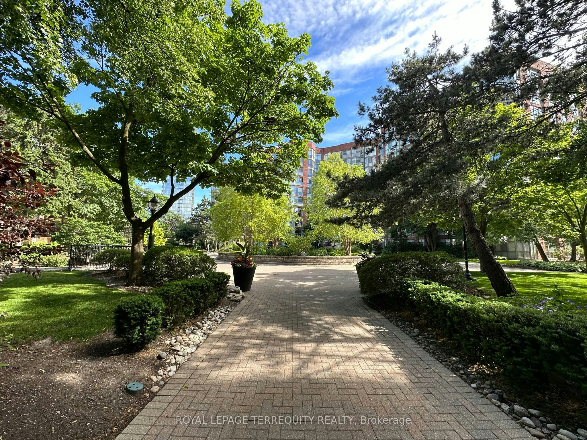 731-22 Southport Street, Toronto, ON, M6S 4Y9 - 4