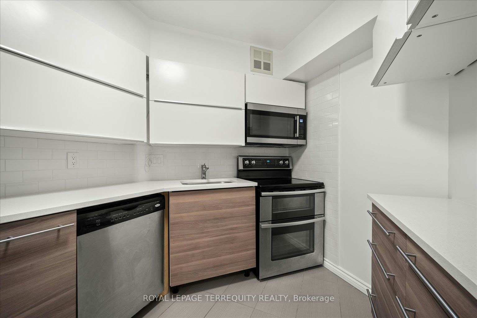 731-22 Southport Street, Toronto, ON, M6S 4Y9 - 14