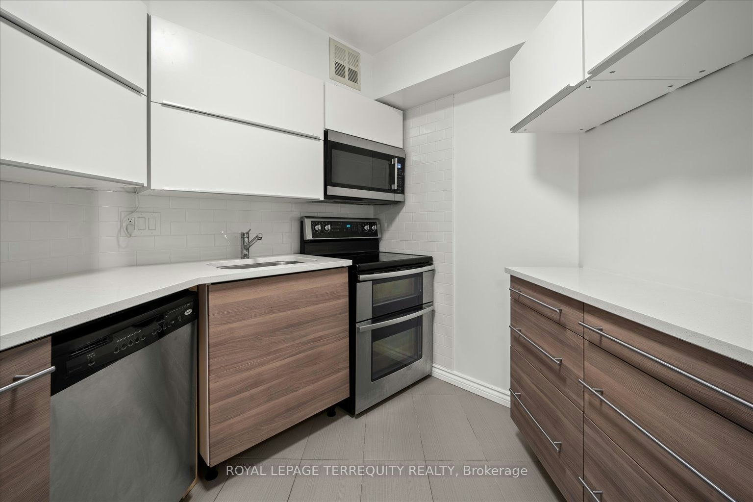 731-22 Southport Street, Toronto, ON, M6S 4Y9 - 15