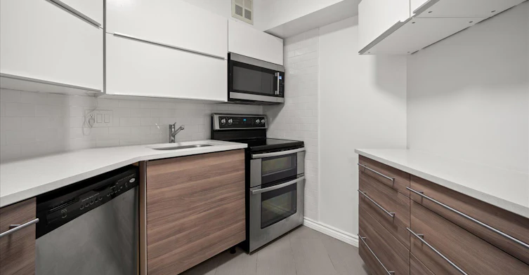 731-22 Southport Street, Toronto, ON, M6S 4Y9 - 15