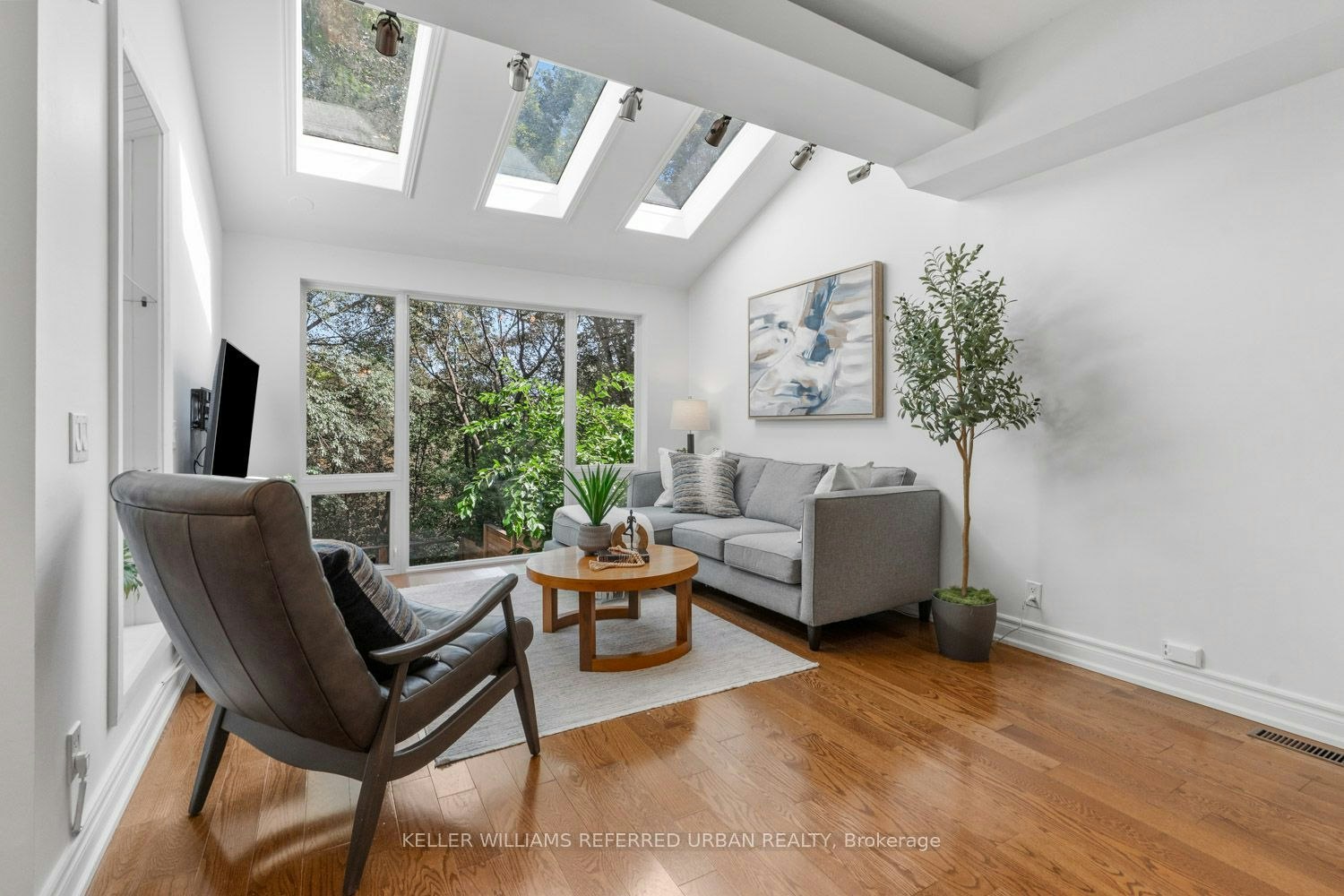 109 Kennedy Avenue, Toronto, ON, M6S 2X8