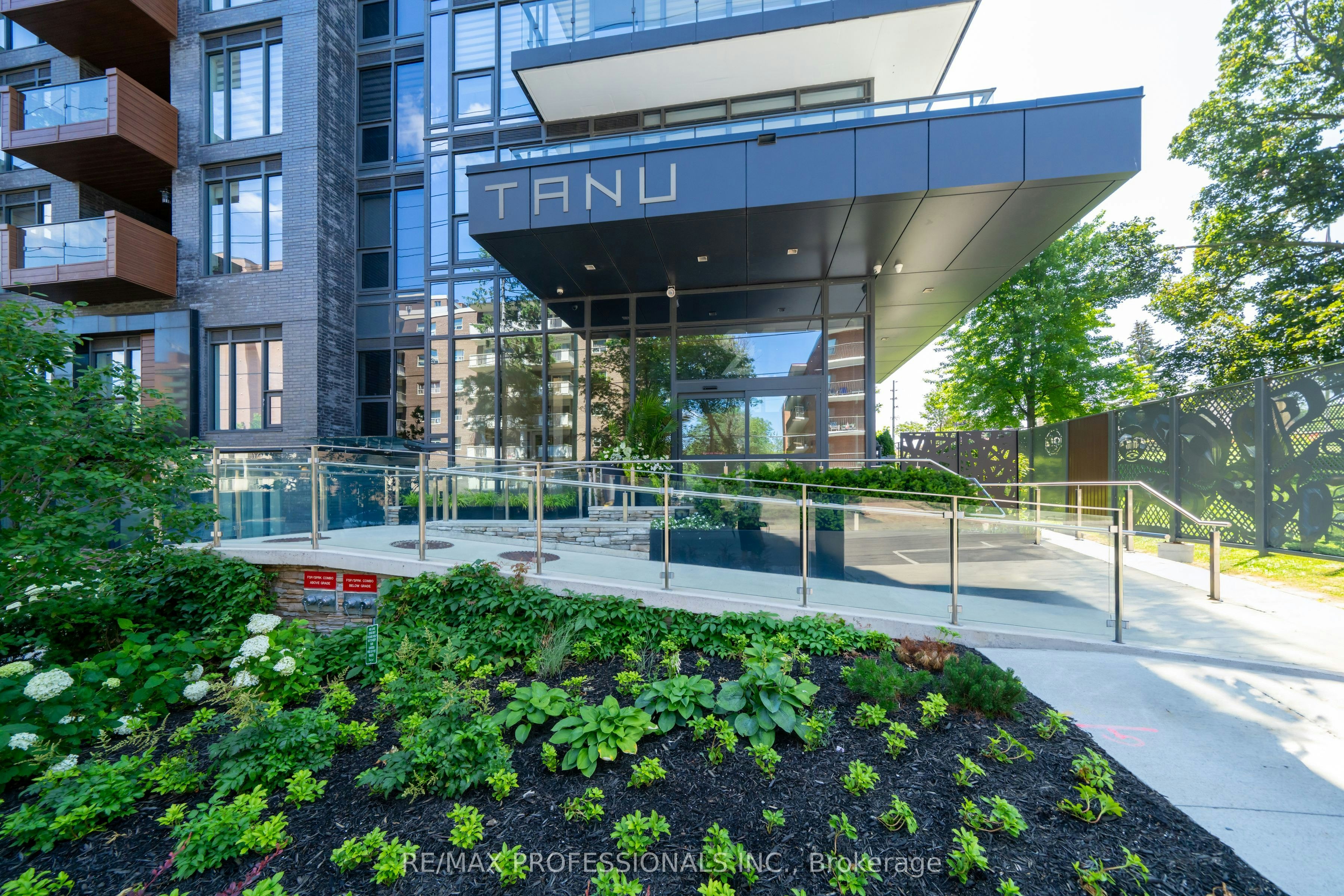 816-21 Park Street E, Mississauga, ON, L5G 1L6