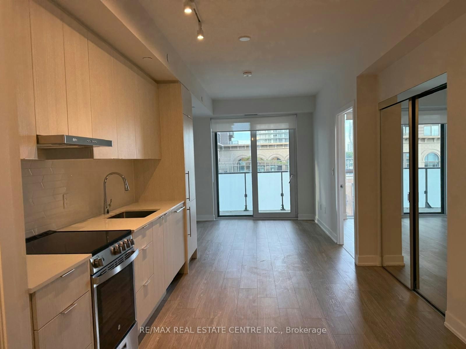 703-430 Square One Drive, Mississauga, ON, L5B 0L6 - 9