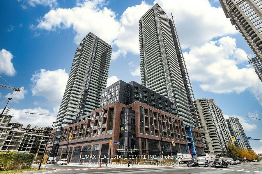 703-430 Square One Drive, Mississauga, ON, L5B 0L6