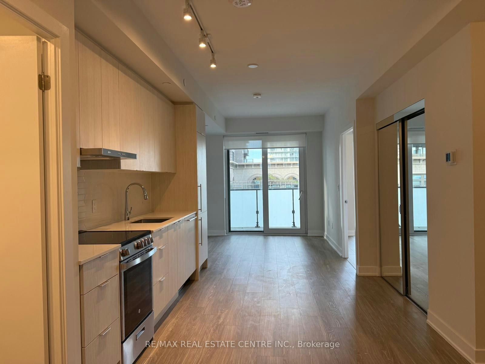 703-430 Square One Drive, Mississauga, ON, L5B 0L6 - 3