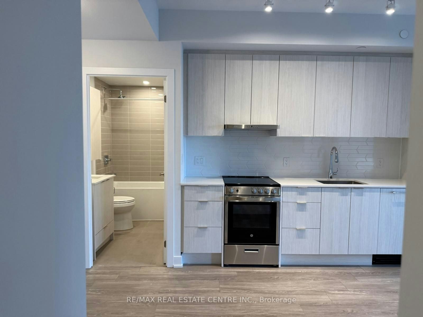 703-430 Square One Drive, Mississauga, ON, L5B 0L6 - 6