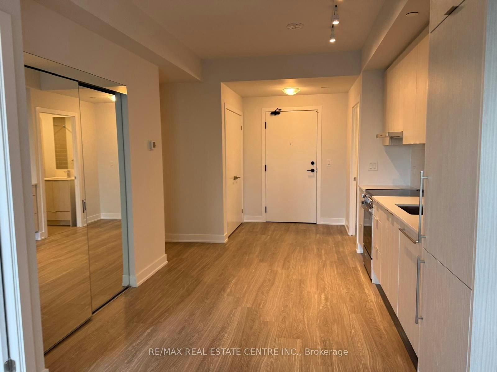 703-430 Square One Drive, Mississauga, ON, L5B 0L6 - 8