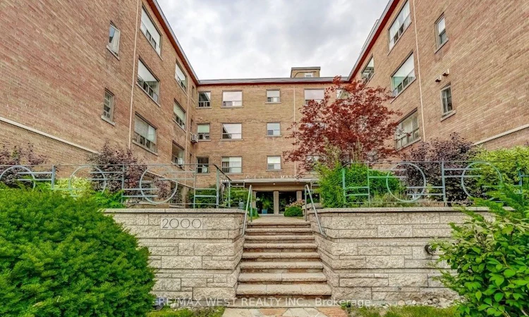 203-2000 Bloor Street W
