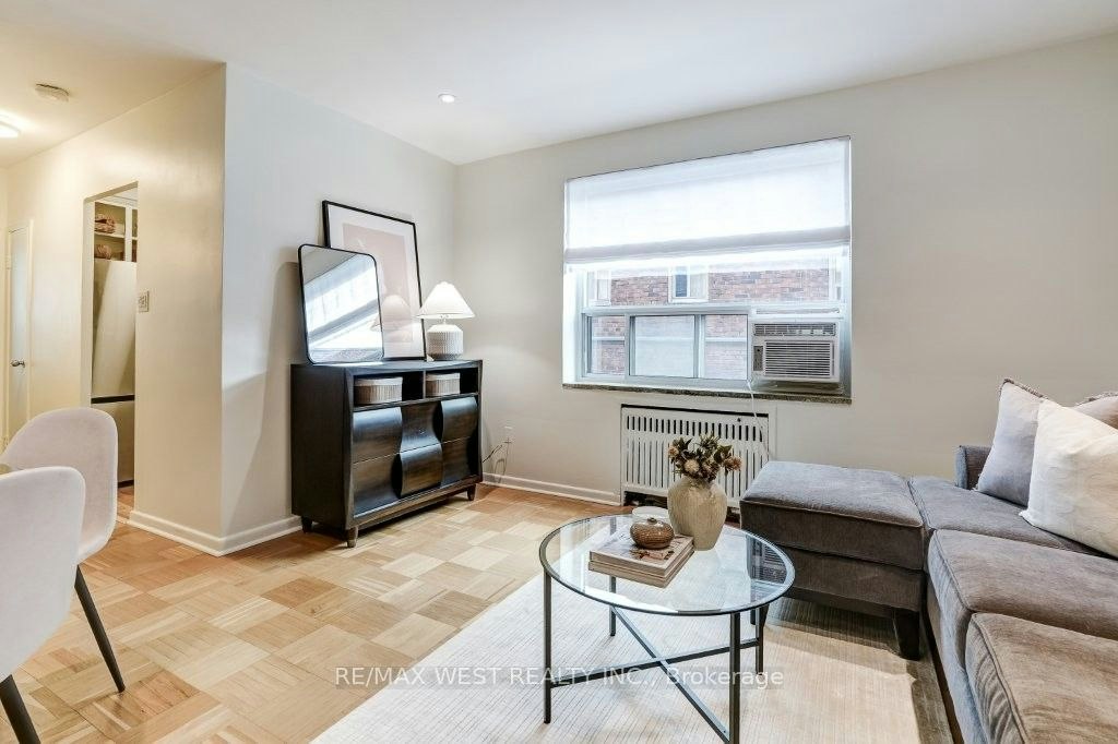 203-2000 Bloor Street W - 5