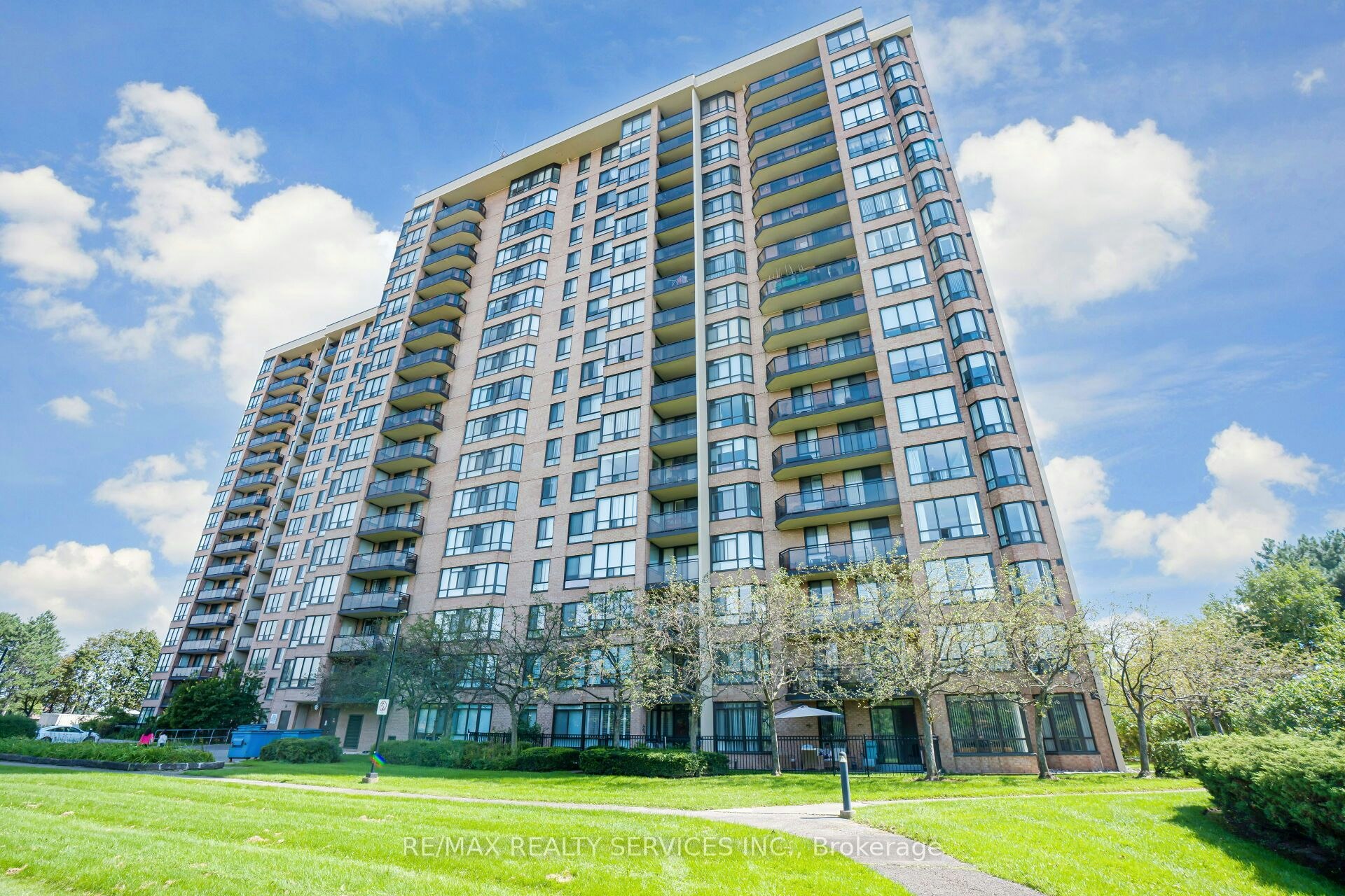 1606-20 Cherrytree Drive, Brampton, ON, L6Y 3V1
