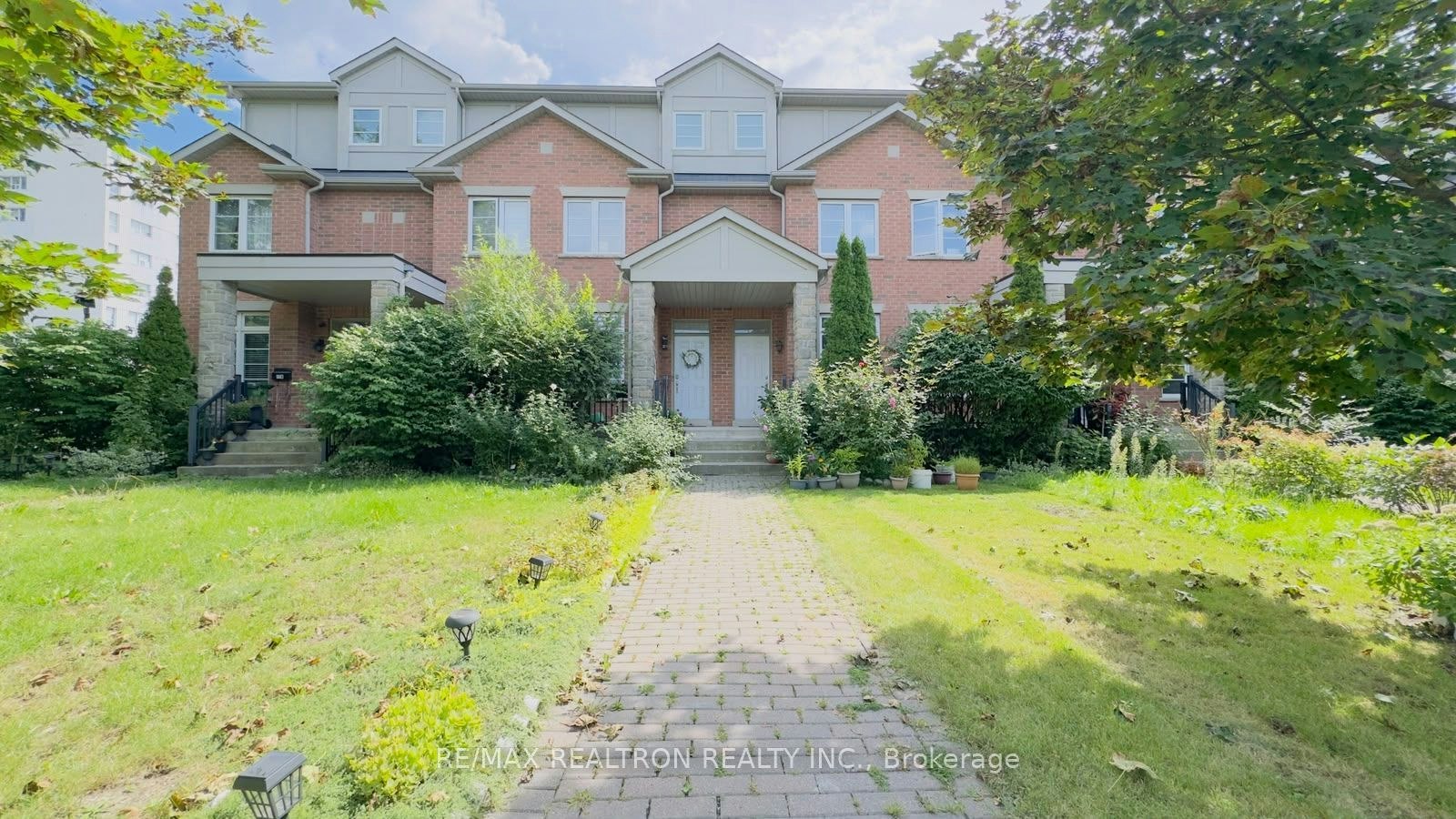 17D Hobden Place, Toronto, ON, M9R 3R6 - 2