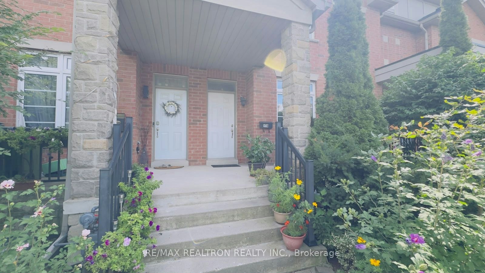 17D Hobden Place, Toronto, ON, M9R 3R6 - 3