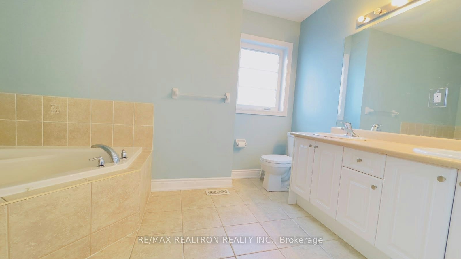 17D Hobden Place, Toronto, ON, M9R 3R6 - 12