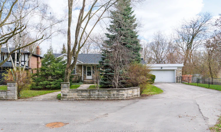 55 Van Dusen Boulevard