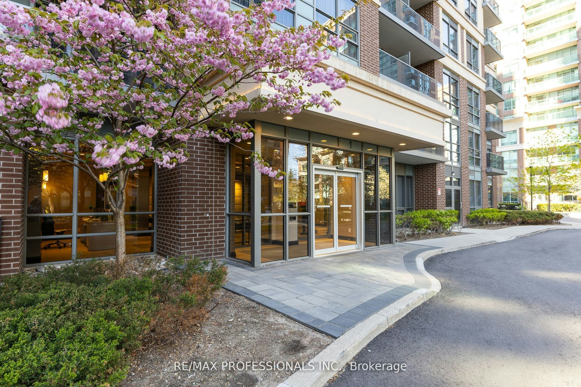101-1 Michael Power Place, Toronto, ON, M9A 0A1