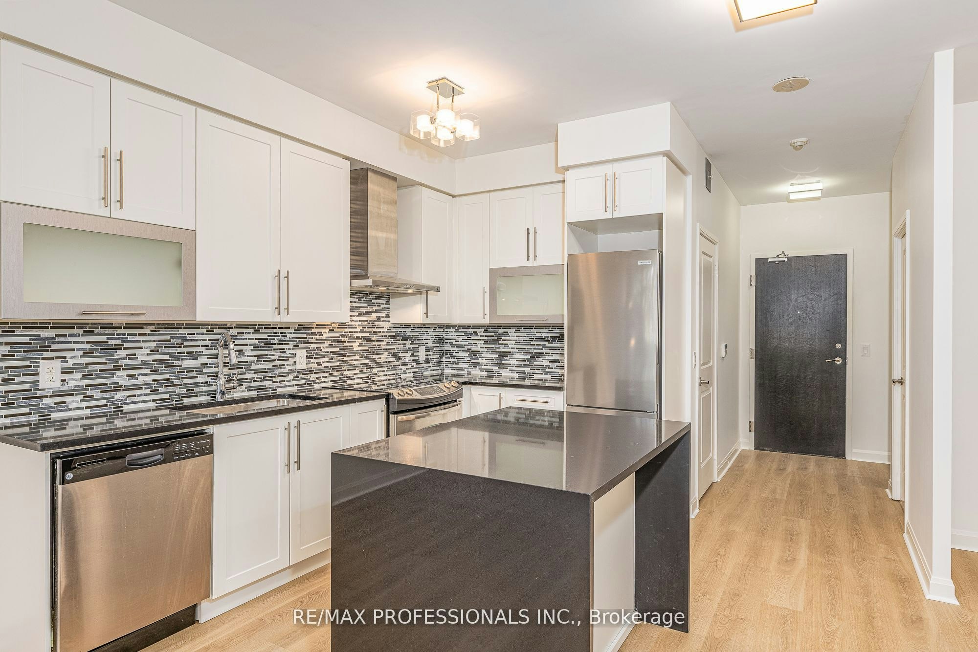 101-1 Michael Power Place, Toronto, ON, M9A 0A1