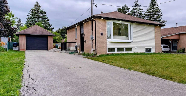 Upper Level-8 Lawrence Crescent, Brampton, ON, L6W 2P3