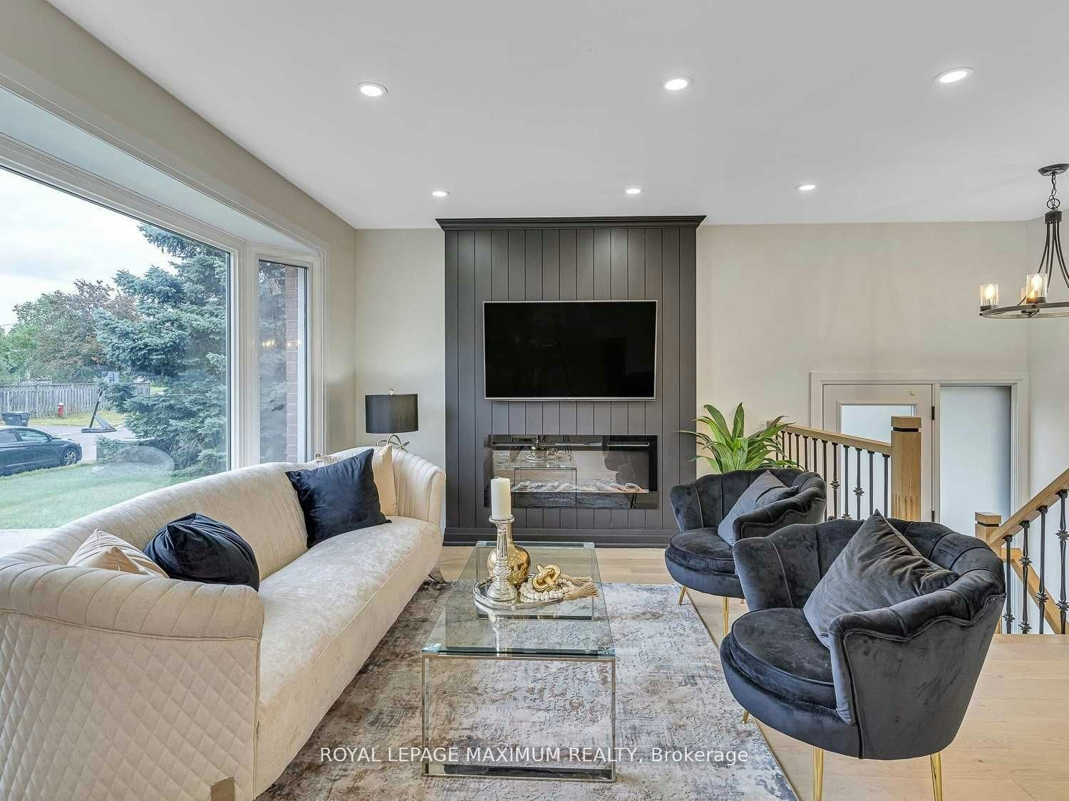 Upper Level-8 Lawrence Crescent, Brampton, ON, L6W 2P3 5