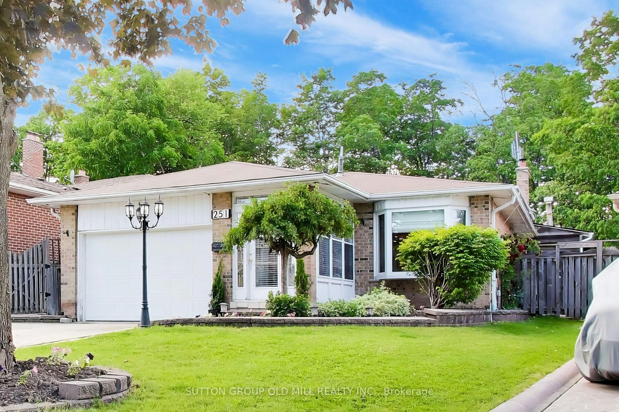 251 Chalfield Lane, Mississauga, ON, L4Z 1L1