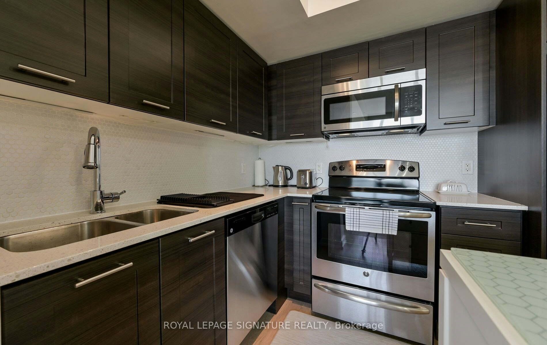 2209-2212 Lake Shore Boulevard W, Toronto, ON, M8V 1A4 - 12