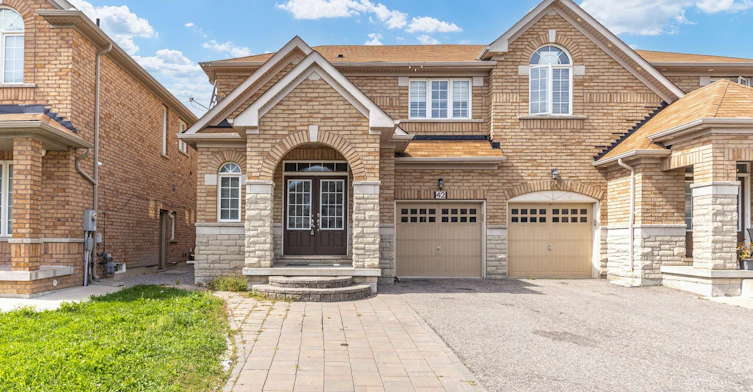 (Upper)-42 Daden Oaks Drive, Brampton, ON, L6P 3R8