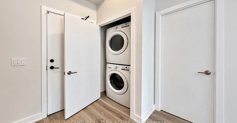 323-430 Square One Drive, Mississauga, ON, L5B 0L6 - 4