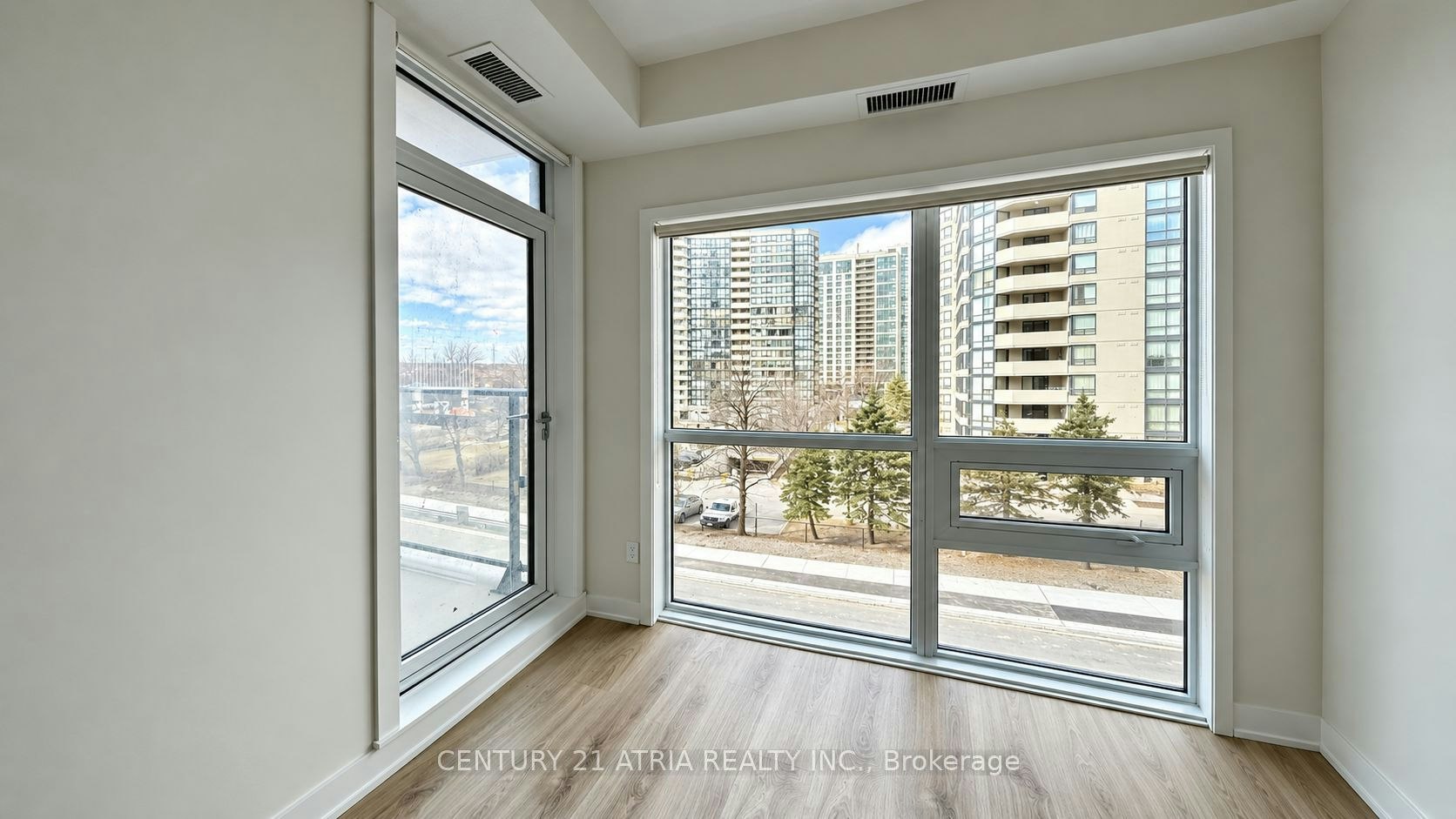 323-430 Square One Drive, Mississauga, ON, L5B 0L6 - 5