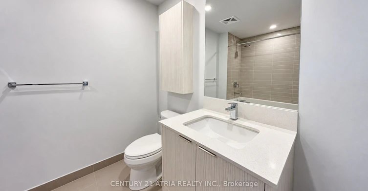 323-430 Square One Drive, Mississauga, ON, L5B 0L6 - 9