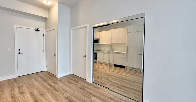 323-430 Square One Drive, Mississauga, ON, L5B 0L6 - 8