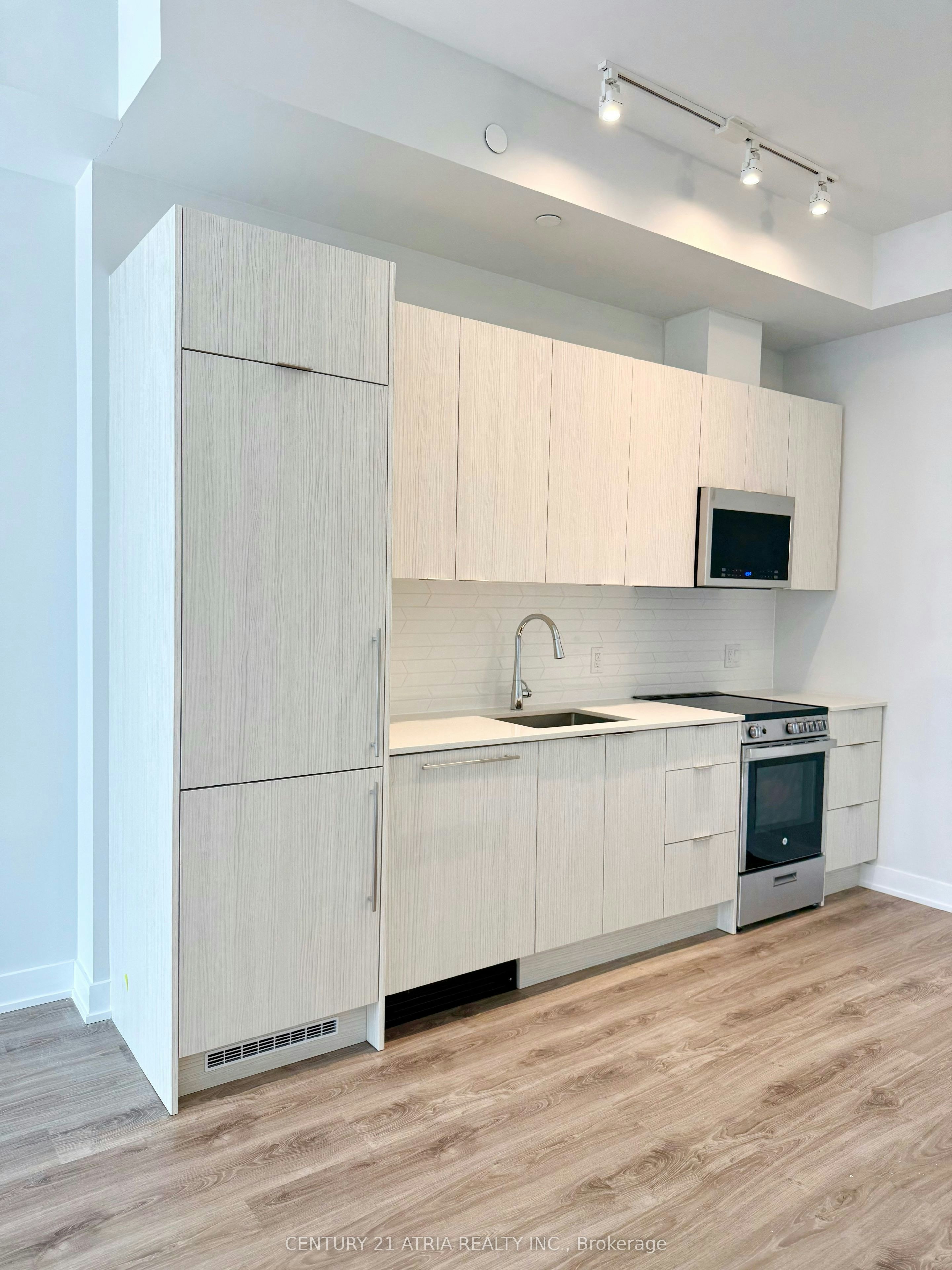 323-430 Square One Drive, Mississauga, ON, L5B 0L6 - 10