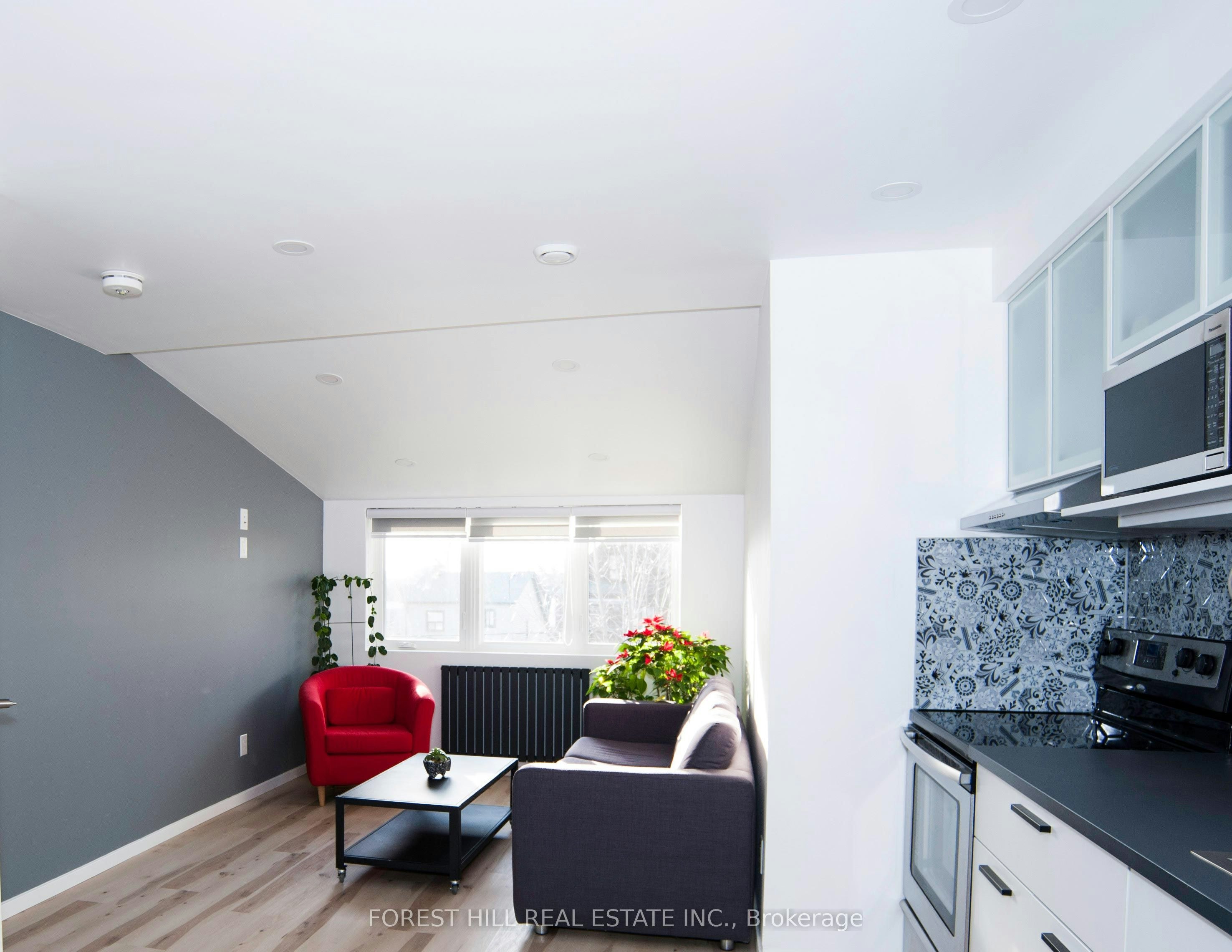 Second Floor-214 Blackthorn Avenue, Toronto, ON, M6N 3H8 - 2