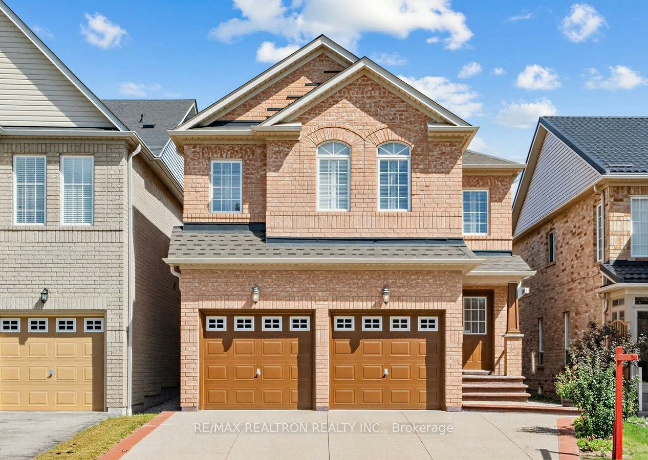 4841 Apple Blossom Circle, Mississauga, ON, L5V 3C6
