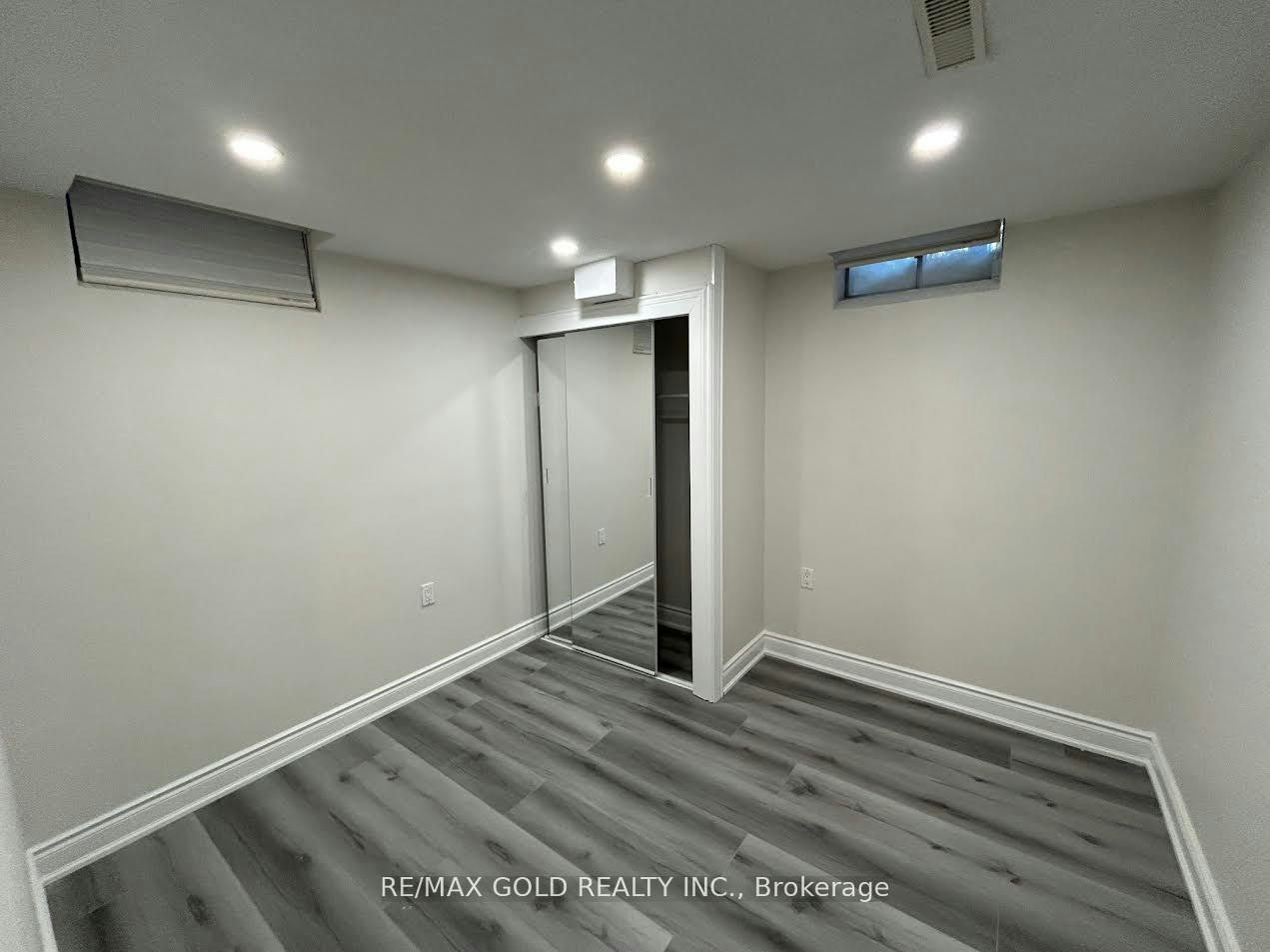 Bsmt-1028 Fernandez Drive, Mississauga, ON, L5V 1W9 - 10