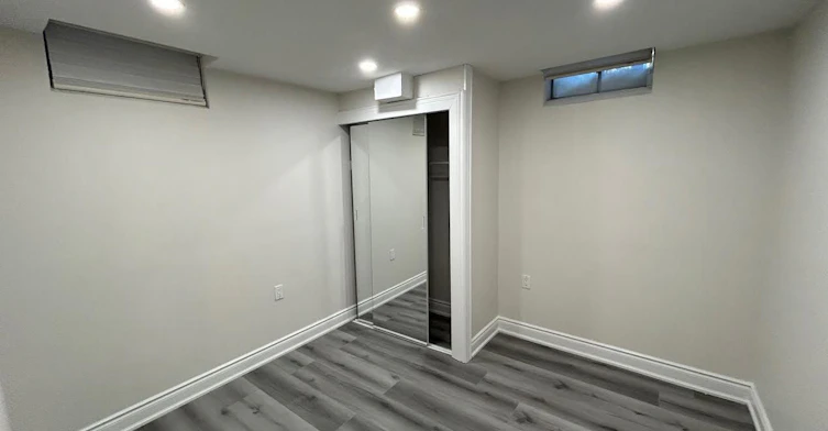 Bsmt-1028 Fernandez Drive, Mississauga, ON, L5V 1W9 - 10