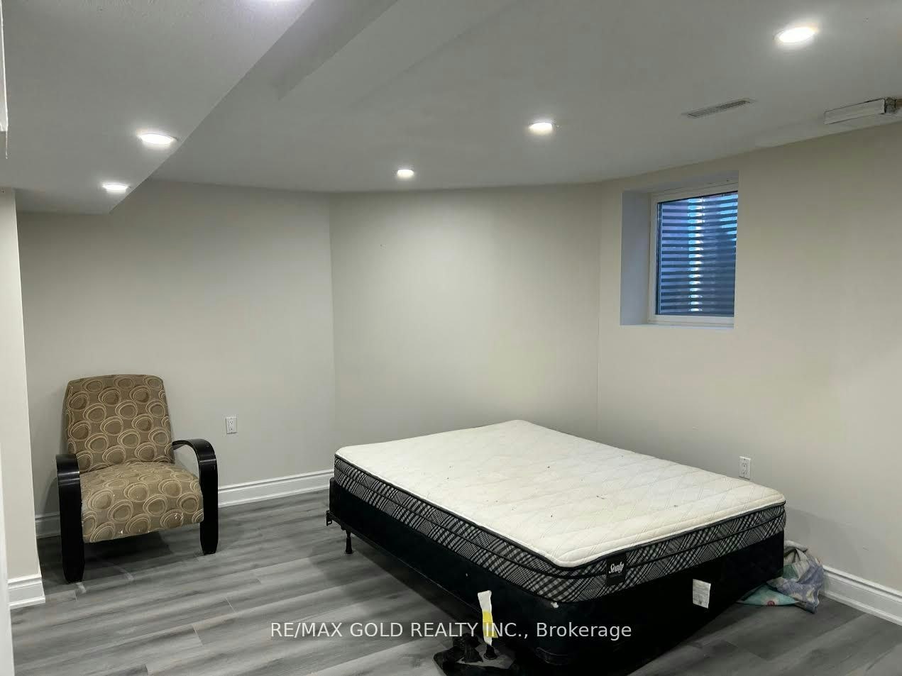 Bsmt-1028 Fernandez Drive, Mississauga, ON, L5V 1W9 - 11
