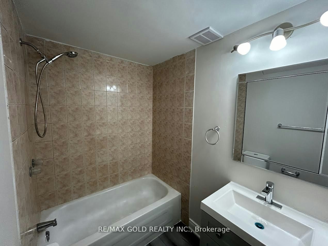 Bsmt-1028 Fernandez Drive, Mississauga, ON, L5V 1W9 - 5